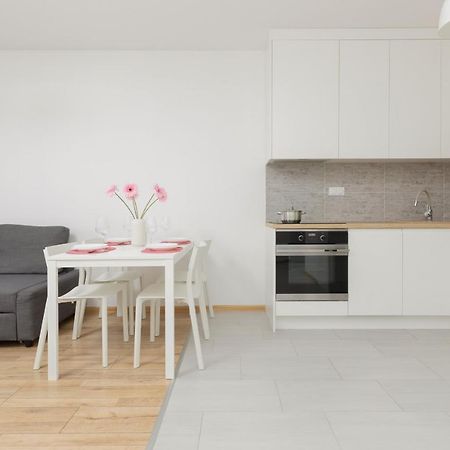 Warsaw Ulrychow Apartment With Parking By Renters المظهر الخارجي الصورة
