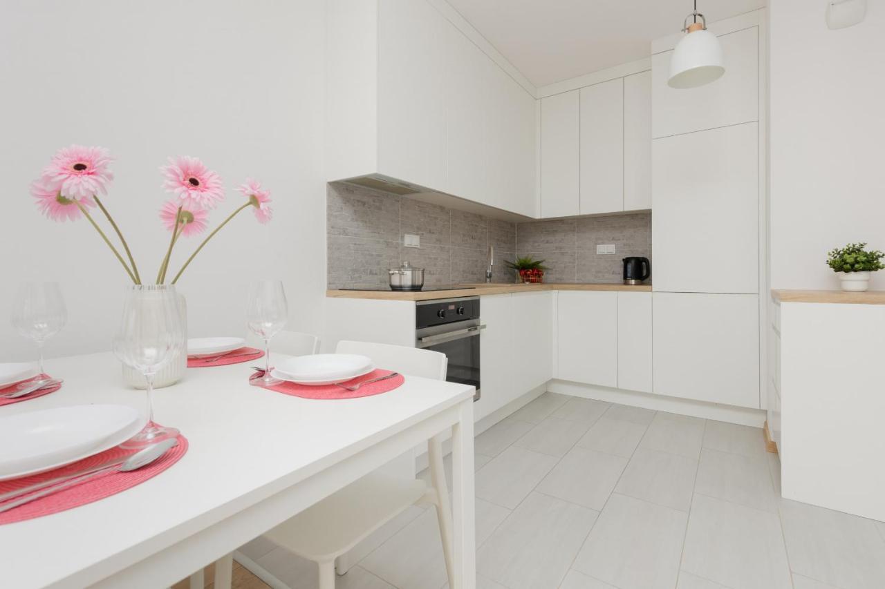 Warsaw Ulrychow Apartment With Parking By Renters المظهر الخارجي الصورة