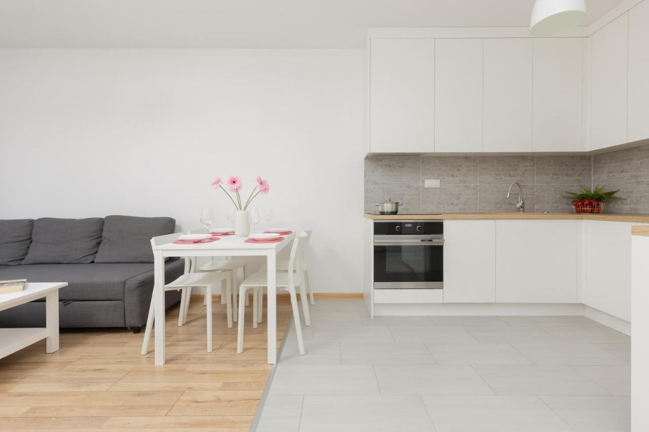 Warsaw Ulrychow Apartment With Parking By Renters المظهر الخارجي الصورة